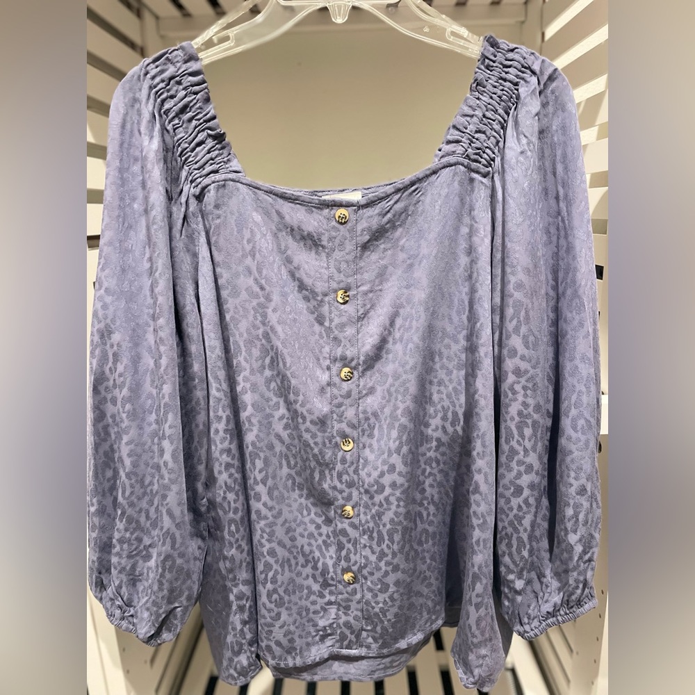 Ava James shirt NWOT. Size medium.